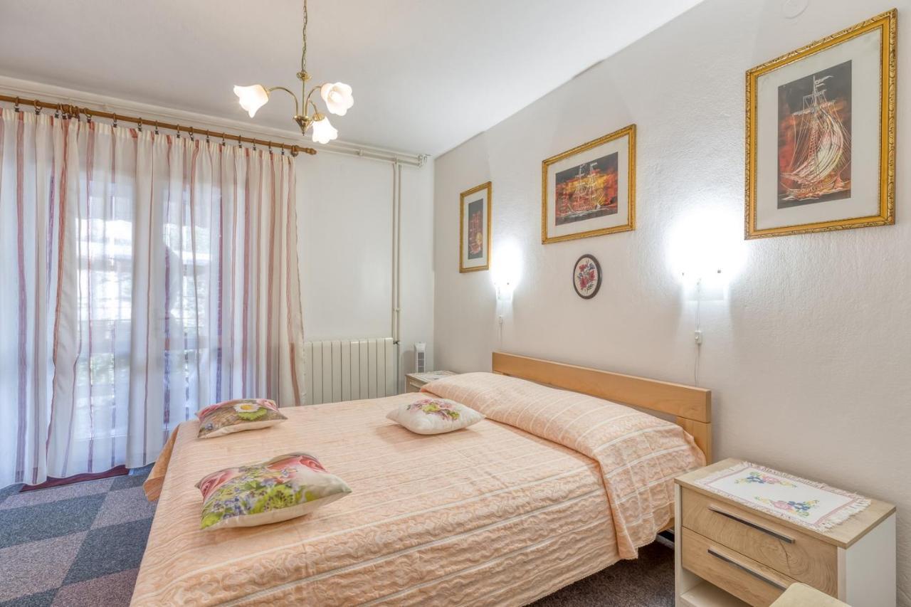 Apartment Complex Nevia Пореч Экстерьер фото