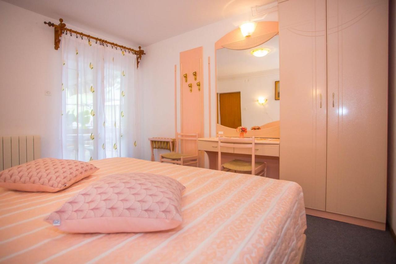 Apartment Complex Nevia Пореч Экстерьер фото